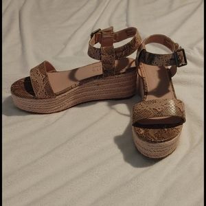 ✨New In Box✨ Pink Snakeskin Print Sandals